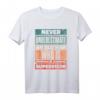 HapDog T-Shirt - Unterschätze niemals einen alten Mann - Lustiges Geschenk für Männer zum HapDog