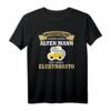 Unterschätze niemals einen alten Mann Elektroauto T-Shirt – Lustiges E-Auto Design für Fans nachhaltiger Mobilität
