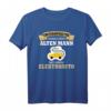 Unterschätze niemals einen alten Mann Elektroauto T-Shirt – Lustiges E-Auto Design für Fans nachhaltiger Mobilität