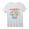 Unterschätze niemals einen alten Mann auf Skiern Geschenk T-Shirt – Lustiges Wintersport Outfit für Skifahrer und Snowboarder