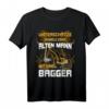 Herren Unterschätze niemals einen alten Mann mit einem Bagger T-Shirt – Lustiges Bauarbeiter Geschenk für Baggerfahrer
