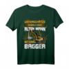 Herren Unterschätze niemals einen alten Mann mit einem Bagger T-Shirt – Lustiges Bauarbeiter Geschenk für Baggerfahrer