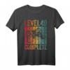 HapDog Geschenk für Junge Männer - Level Complete 40 Jahre T-Shirt, Lustige Gaming Geschenkidee & Geburtstagsdeko