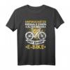 Nie alter Mann mit E-Bike Elektrofahrrad T-Shirt - Lustiges Radfahrer Motiv für E-Bike Enthusiasten & Radfahrer mit Humor