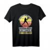 Unterschätze niemals einen alten Mann mit Tennisschläger T-Shirt – Lustiges Tennis Motiv für Rentner, Tennisfans & Vereinsmitglieder