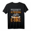 Unterschätze niemals einen alten Mann mit einem E-Bike T-Shirt – Perfektes Geschenk für Radfahrer, Mountainbiker & E-Bike Enthusiasten