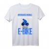 E-Bike Herren Spruch T-Shirt - Lustiges Fahrradfahrer Design mit 'Unterschätze niemals einen alten Mann auf einem E-Bike' als Geschenk für Opas, Väter & Fahrradliebhaber