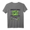 Herren Unterschätze niemals einen alten Mann mit einem E-Bike T-Shirt – Lustiges Geschenk für Radfahrer mit Motor, ideal für Geburtstag & Weihnachten