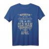 Unterschätzen Sie niemals einen alten Mann, der im April geboren wurde. Lustiges Geburtstags T-Shirt für Männer