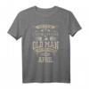 Unterschätzen Sie niemals einen alten Mann, der im April geboren wurde. Lustiges Geburtstags T-Shirt für Männer