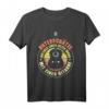 Herren Unterschätze niemals einen alten Mann mit einer Gitarre T-Shirt – Lustiges Geschenk für Gitarristen, Musiker & Fans zu Weihnachten, Geburtstag & mehr