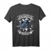 Unterschätze niemals einen alten Mann mit Kamera T-Shirt – Lustiges Fotografie Design für Fotografen & Fotografie Fans