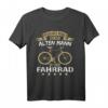 Unterschätze niemals Einen Alten Mann Mit Einem Fahrrad T-Shirt - Lustiges Fahrrad Geschenk für Vater, Opa & Rentner zum Geburtstag oder Vatertag