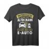 EAuto Männer T-Shirt mit lustigem Spruch – Unterschätze nie einen alten Mann mit einem E-Auto, perfekt für Elektromobilitäts-Fans