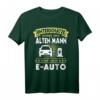 EAuto Männer T-Shirt mit lustigem Spruch – Unterschätze nie einen alten Mann mit einem E-Auto, perfekt für Elektromobilitäts-Fans