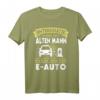 EAuto Männer T-Shirt mit lustigem Spruch – Unterschätze nie einen alten Mann mit einem E-Auto, perfekt für Elektromobilitäts-Fans