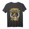 Unterschätzen Sie niemals einen alten Mann auf einem E-Bike T-Shirt - Lustiges Geschenk für Rentner, Opa & Fahrradliebhaber zum Geburtstag