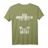 Unterschätze Niemals Einen Alten Mann Mit Einer Bass Gitarre T-Shirt – Lustiges Musiker T-Shirt für Gitarristen, Musikfans & Konzertliebhaber