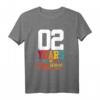 Seit 2 Jahren genial T-Shirt – Lustiges Geburtstags- oder Jahrestagsgeschenk zum 2. Geburtstag für Bruder, Schwester, Mann, Frau, Freund oder Freundin
