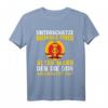 DDR Spruch T-Shirt - Unterschätze niemals einen alten Mann, Ostalgie Geschenk für Ostdeutsche und DDR-Bürger