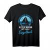 Unterschätze niemals einen alten Mann mit einem Segelboot T-Shirt – Lustiges Geschenk für Skipper, Kapitäne & Segelliebhaber zu Weihnachten & Geburtstag