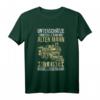 Herren Unterschätzen Sie niemals einen alten Mann mit einer Eisenbahn T-Shirt - Lustiges Geschenk für Eisenbahn- und Modellbahn-Fans zu Weihnachten, Geburtstag, Mutter- und Vatertag