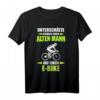 Unterschätze niemals einen alten Mann auf einem E-Bike T-Shirt - Lustiges Fahrrad Motiv, perfektes Geschenk für Radfahrer, Papas & Opas
