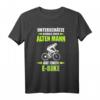 Unterschätze niemals einen alten Mann auf einem E-Bike T-Shirt - Lustiges Fahrrad Motiv, perfektes Geschenk für Radfahrer, Papas & Opas