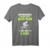 Unterschätze niemals einen alten Mann auf einem E-Bike T-Shirt - Lustiges Fahrrad Motiv, perfektes Geschenk für Radfahrer, Papas & Opas