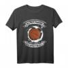 Unterschätze niemals einen alten Mann mit Basketball T-Shirt – Lustiges Geschenk für Basketballspieler, Väter & Freunde zu Geburtstag & Weihnachten