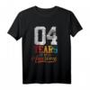 Seit 4 Jahren genial T-Shirt – Perfektes Geschenk zum 4. Geburtstag, Jahrestag oder Weihnachten für Kinder und Erwachsene