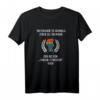 Unterschätze niemals einen alten Mann, Junge Pioniere DDR T-Shirt – Lustiges Geschenk für Ostdeutsche, Nostalgie & Pionier-Motiv