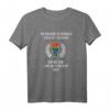 Unterschätze niemals einen alten Mann, Junge Pioniere DDR T-Shirt – Lustiges Geschenk für Ostdeutsche, Nostalgie & Pionier-Motiv