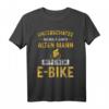 Niemals Alten Mann Unterschätzen E-Bike T-Shirt - Humorvolles Geschenk für E-Bike Fahrer im Alter