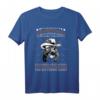 Humorvolles Herren T-Shirt: Ich Bin Ein Mürrischer Alter Mann mit Waffemotiv – Perfektes Geschenk zum Renteneintritt, Geburtstag oder Weihnachten