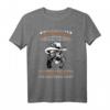 Humorvolles Herren T-Shirt: Ich Bin Ein Mürrischer Alter Mann mit Waffemotiv – Perfektes Geschenk zum Renteneintritt, Geburtstag oder Weihnachten