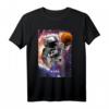 NASA Astronaut Basketball In Space Graphic T-Shirt - Officially Licensed NASA Merchandise für Raumfahrt- und Basketballfans