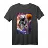 NASA Astronaut Basketball In Space Graphic T-Shirt - Officially Licensed NASA Merchandise für Raumfahrt- und Basketballfans
