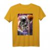 NASA Astronaut Basketball In Space Graphic T-Shirt - Officially Licensed NASA Merchandise für Raumfahrt- und Basketballfans
