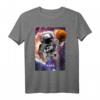 NASA Astronaut Basketball In Space Graphic T-Shirt - Officially Licensed NASA Merchandise für Raumfahrt- und Basketballfans