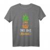 Dies Das Ananas T-Shirt – Buntes, tropisches Sommer-Shirt mit klassischem Schnitt und doppeltem Saum