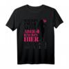 Lustiges Chefin T-Shirt mit Spruch – Klein Aber Bin Die Chefin Hier – Perfektes Geschenk für Geburtstag oder Weihnachten