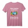 Camper Kind Camping T-Shirt mit Spruch und Wohnwagen Motiv – Perfekt für den Campingurlaub mit Kindern, Jungen & Mädchen