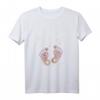 Lustiges Schwangerschaft Verkünden Mama T-Shirt mit Babyfüßen und Herz – Perfektes Geschenk für werdende Mütter bei Baby Shower & Babyparty