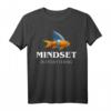 Niedlicher Goldfisch als Hai T-Shirt - Motivation & Humor für Büro und Meerestierfans mit Spruch 'Mindset ist alles'