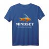 Niedlicher Goldfisch als Hai T-Shirt - Motivation & Humor für Büro und Meerestierfans mit Spruch 'Mindset ist alles'
