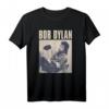 Bob Dylan Official Chair Photo T-Shirt - Lizenzierte Bandmerchandise für Musikfans, klassisch geschnitten