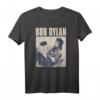 Bob Dylan Official Chair Photo T-Shirt - Lizenzierte Bandmerchandise für Musikfans, klassisch geschnitten