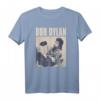 Bob Dylan Official Chair Photo T-Shirt - Lizenzierte Bandmerchandise für Musikfans, klassisch geschnitten