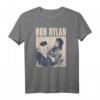 Bob Dylan Official Chair Photo T-Shirt - Lizenzierte Bandmerchandise für Musikfans, klassisch geschnitten